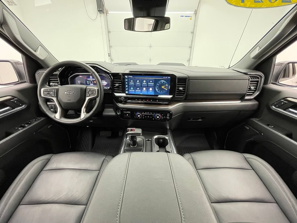 Used 2024 Chevrolet Silverado 1500 LT Trail Boss w/ Convenience Package II AWD/4WD image 3