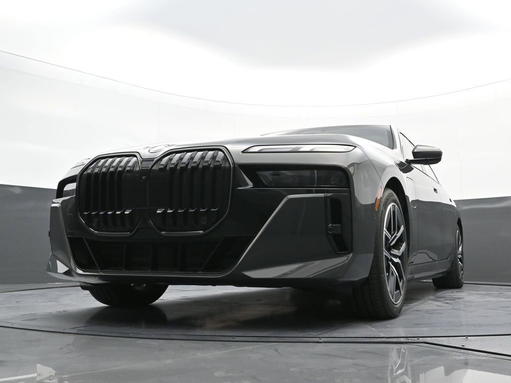 New 2026 BMW 750e xDrive image 25