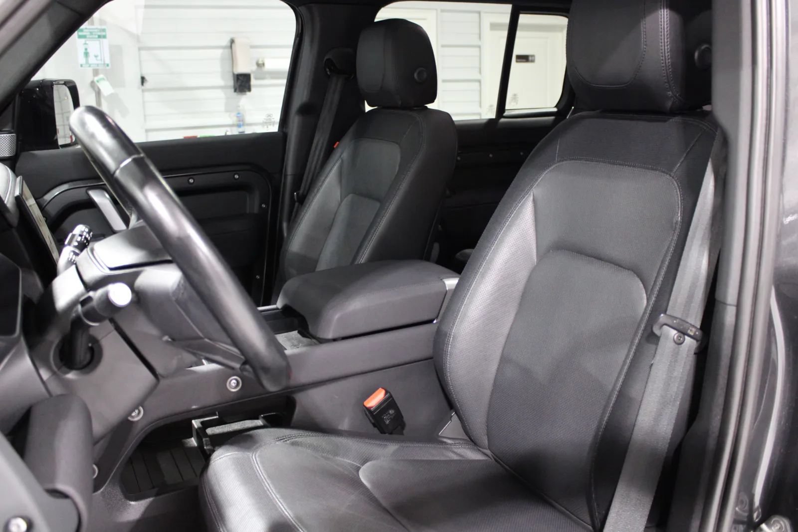 Used 2023 Land Rover Defender 130 X-Dynamic SE AWD/4WD image 8