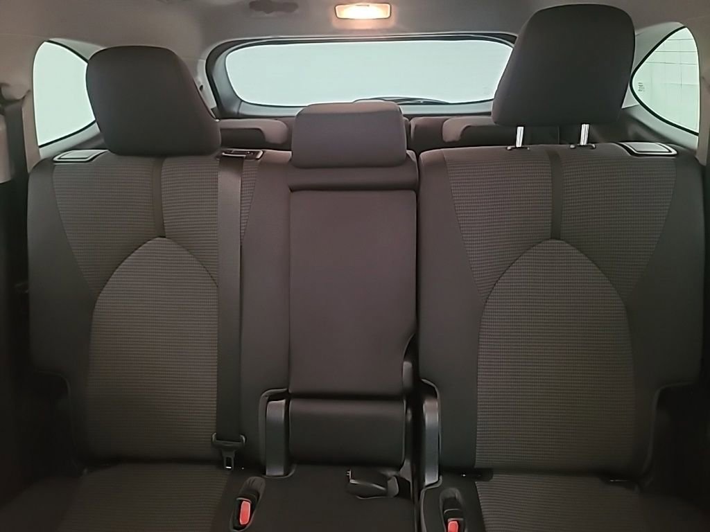 Used 2023 Toyota Highlander LE image 29