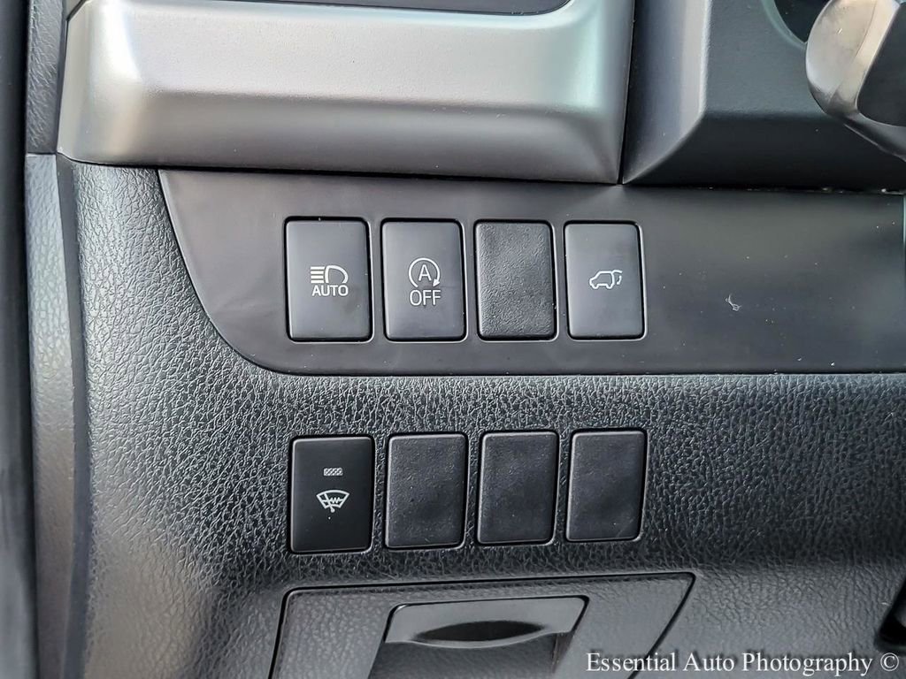 Used 2019 Toyota Highlander XLE AWD/4WD image 16