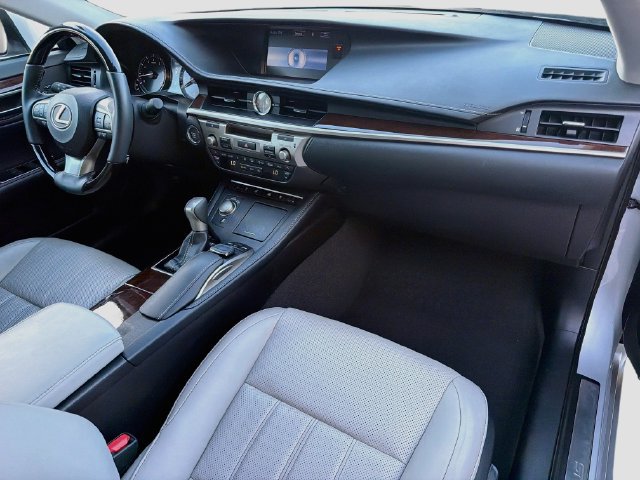 Used 2016 Lexus ES 350 w/ Luxury Package w/Wood Trim FWD image 14