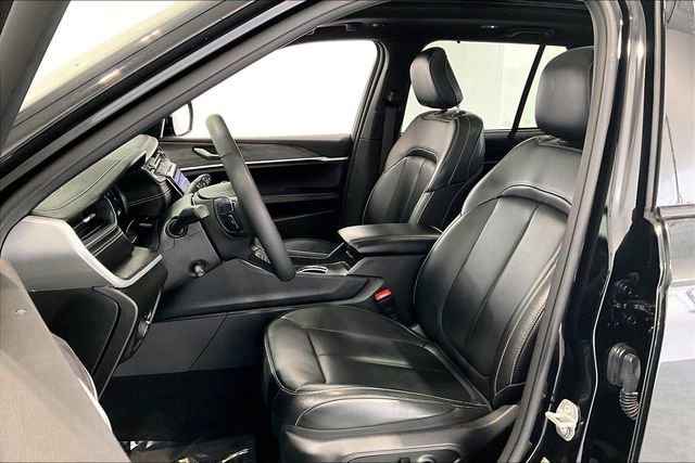 Used 2024 Jeep Grand Cherokee Limited w/ Luxury Tech Group II image 22