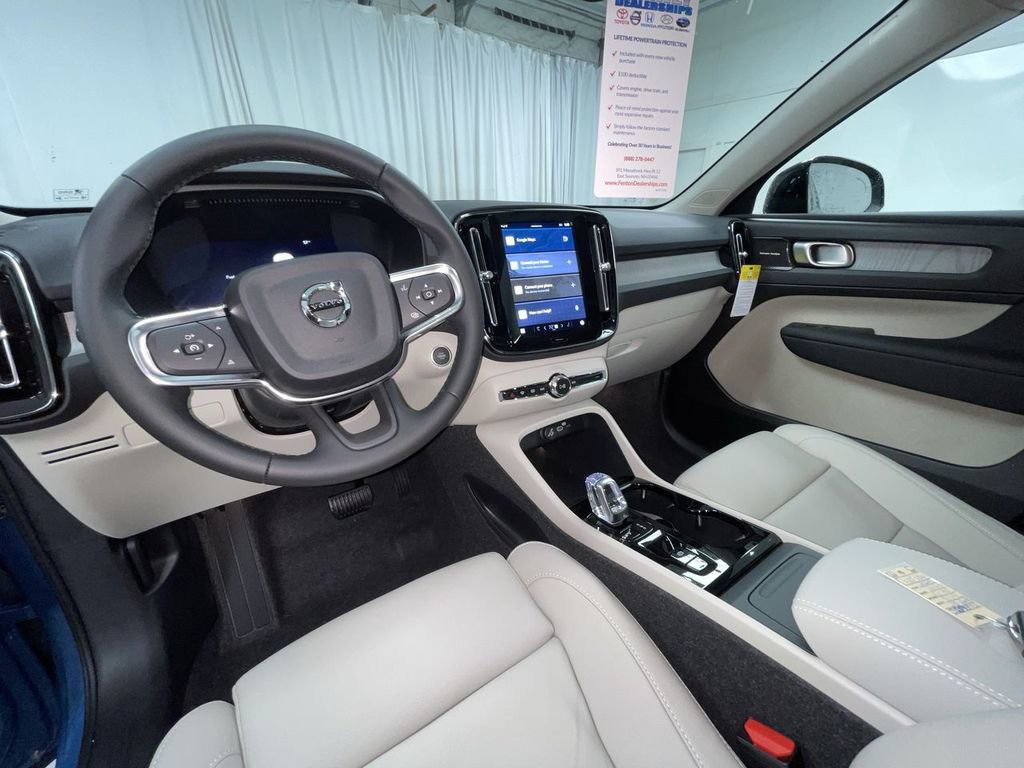 New 2025 Volvo XC40 B5 Plus w/ Protection Package Premier AWD/4WD image 4