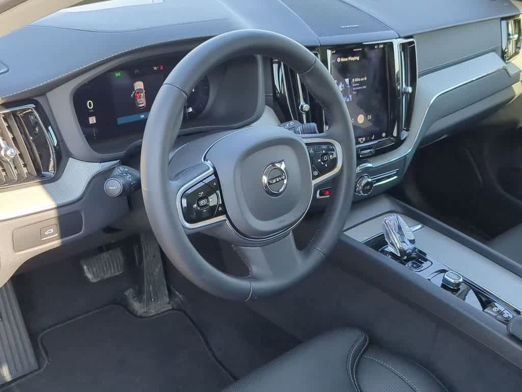 Used 2025 Volvo XC60 B5 Ultra AWD/4WD image 2