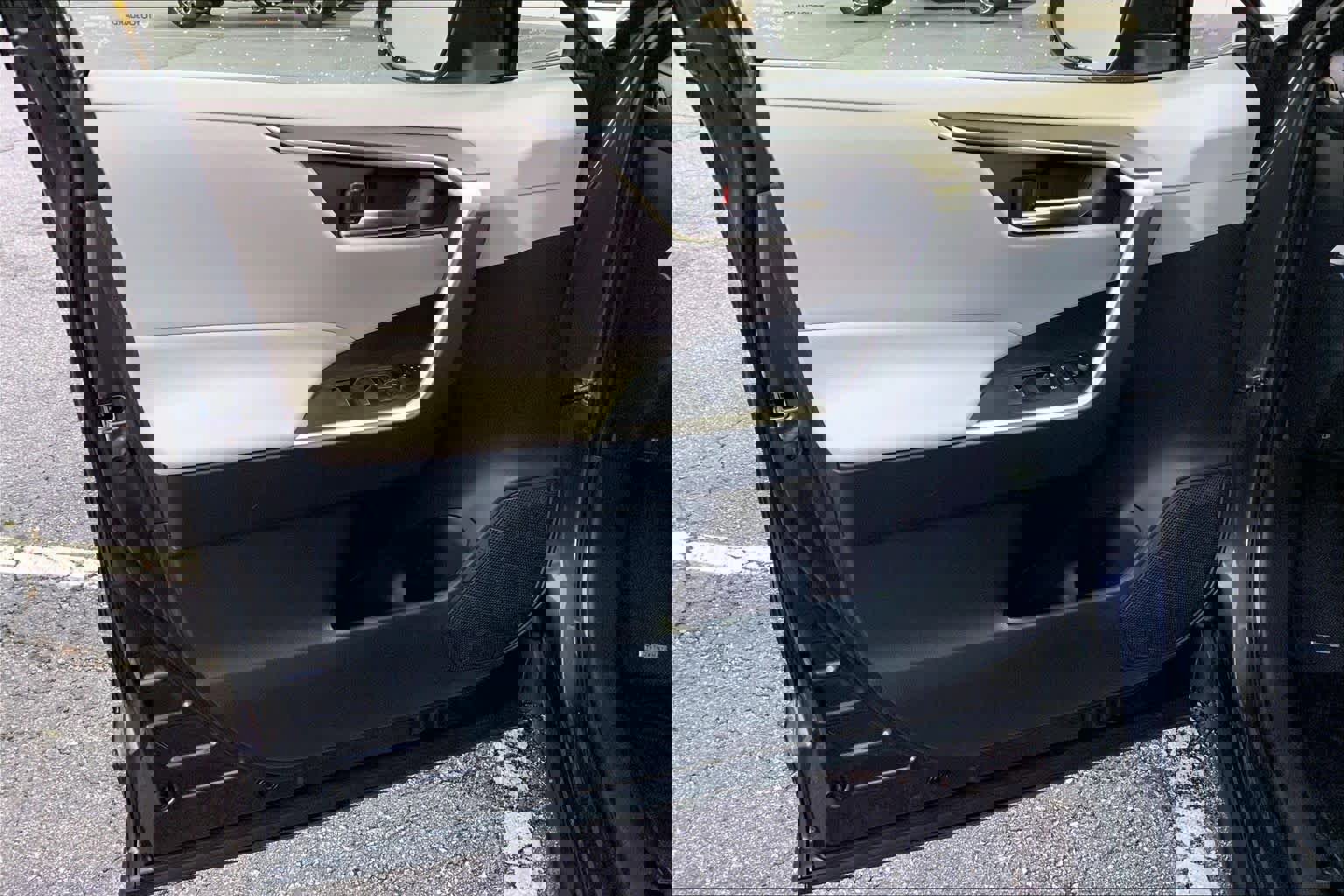 Used 2024 Toyota RAV4 XLE image 21