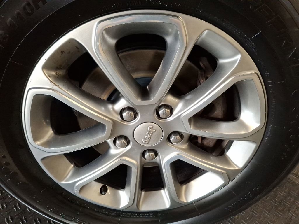 Used 2015 Jeep Grand Cherokee Limited w/ Luxury Group II image 4