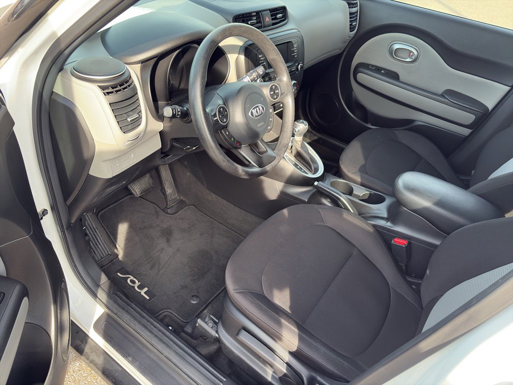 Used 2017 Kia Soul Base image 11