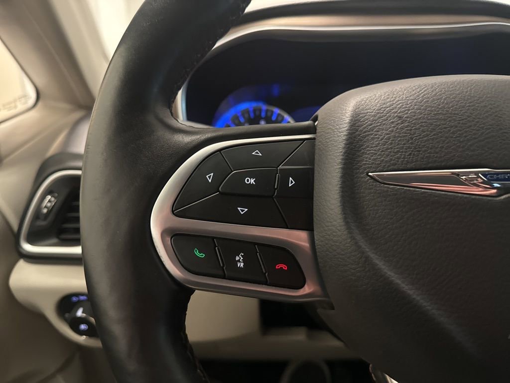Used 2017 Chrysler Pacifica Touring-L Plus FWD image 32