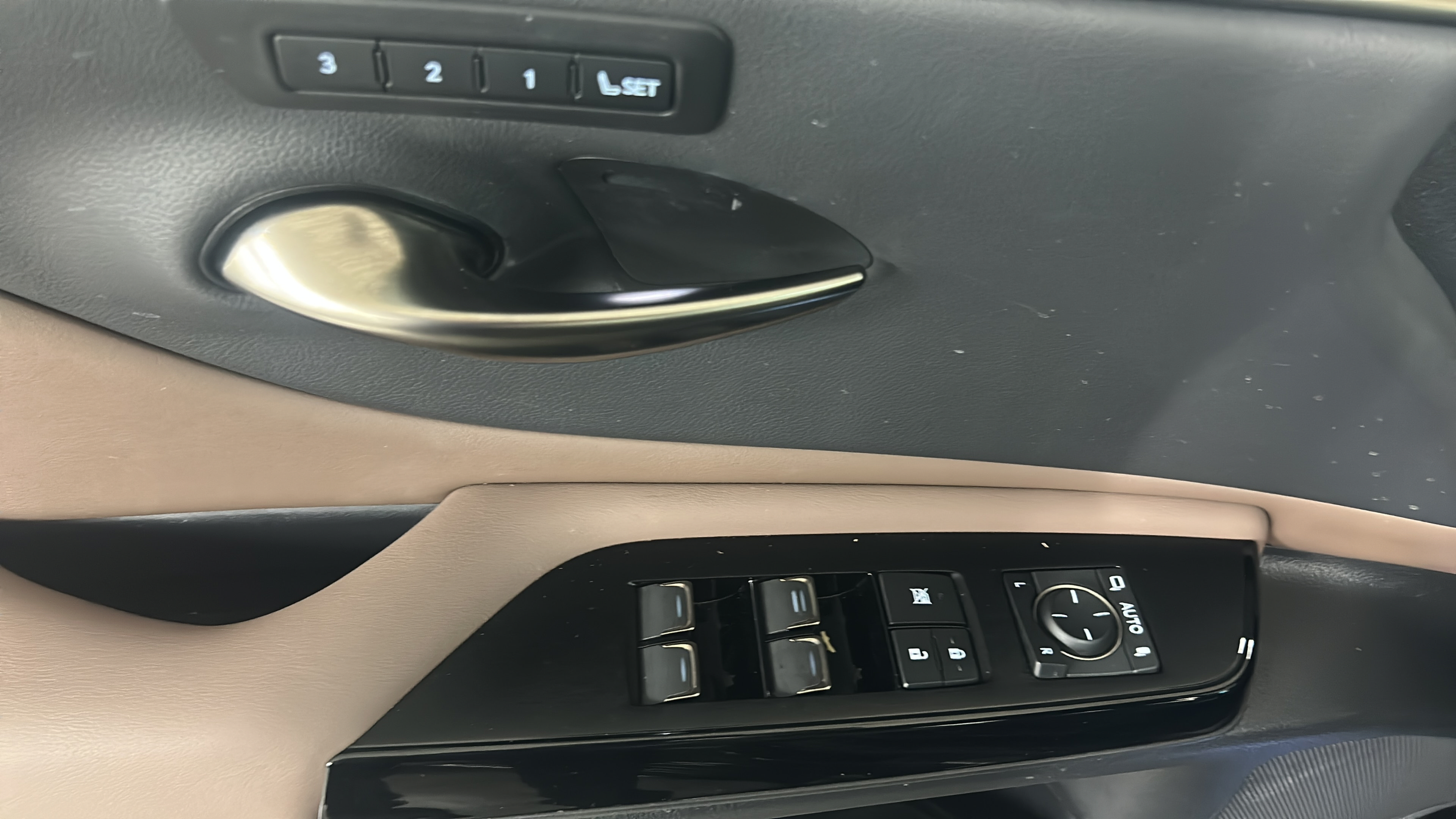 Used 2023 Lexus ES 350 w/ Premium Package FWD image 14