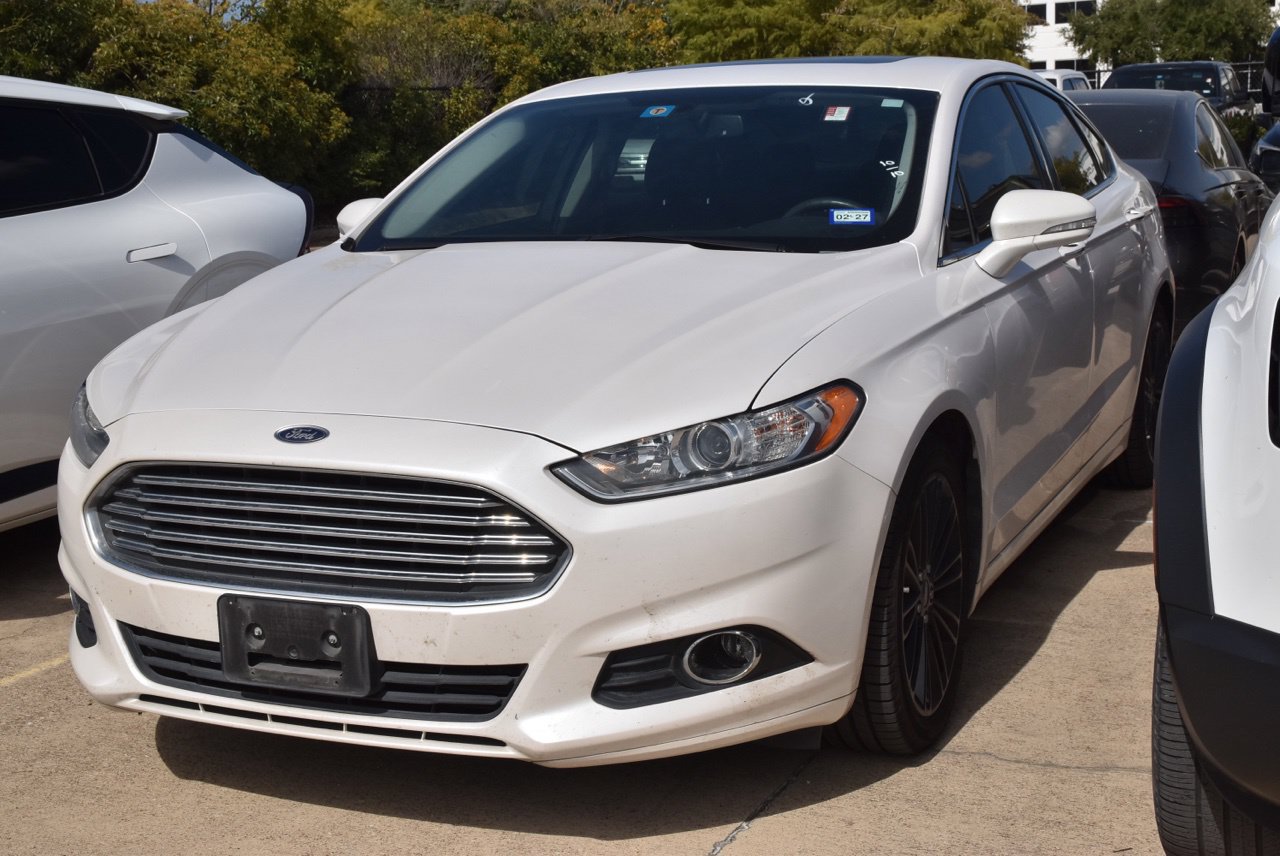 Used 2016 Ford Fusion SE w/ Equipment Group 202A FWD image 2