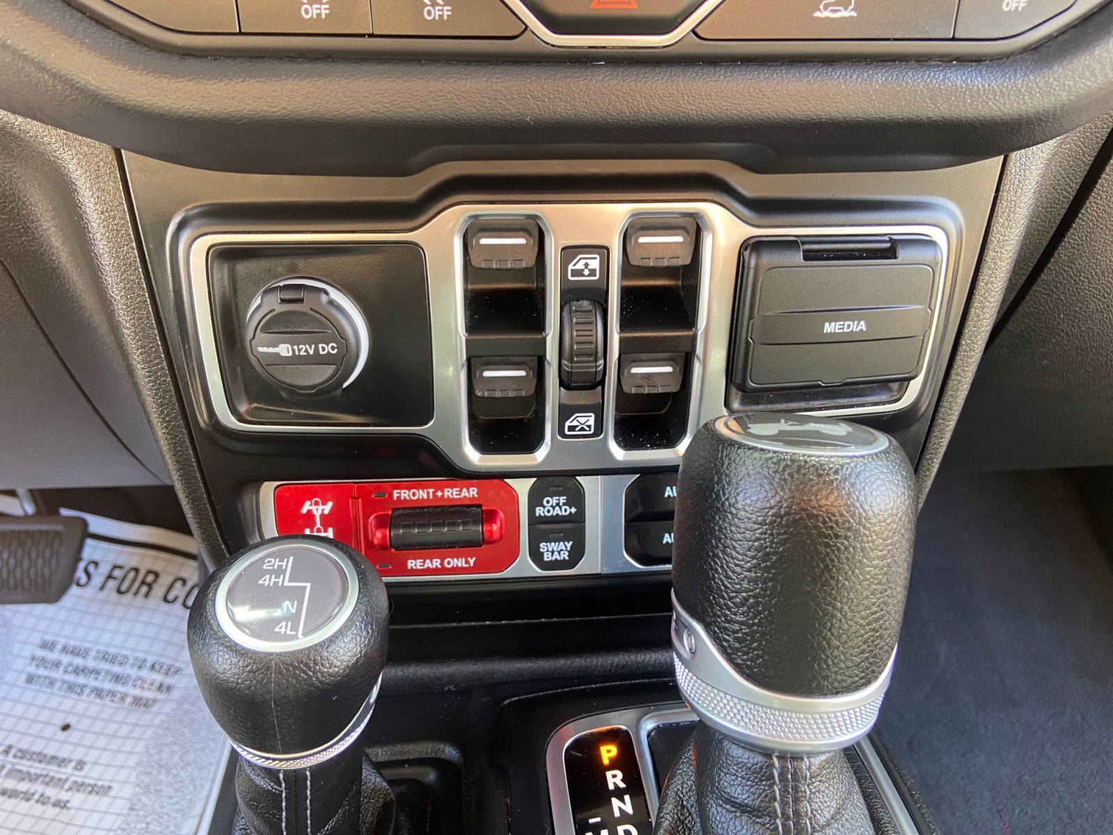 Used 2024 Jeep Wrangler Unlimited Rubicon AWD/4WD image 31