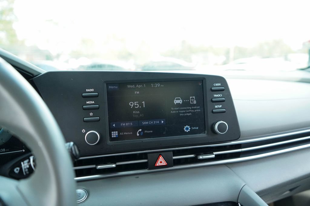 Used 2022 Hyundai Elantra SEL w/ Convenience Package image 19
