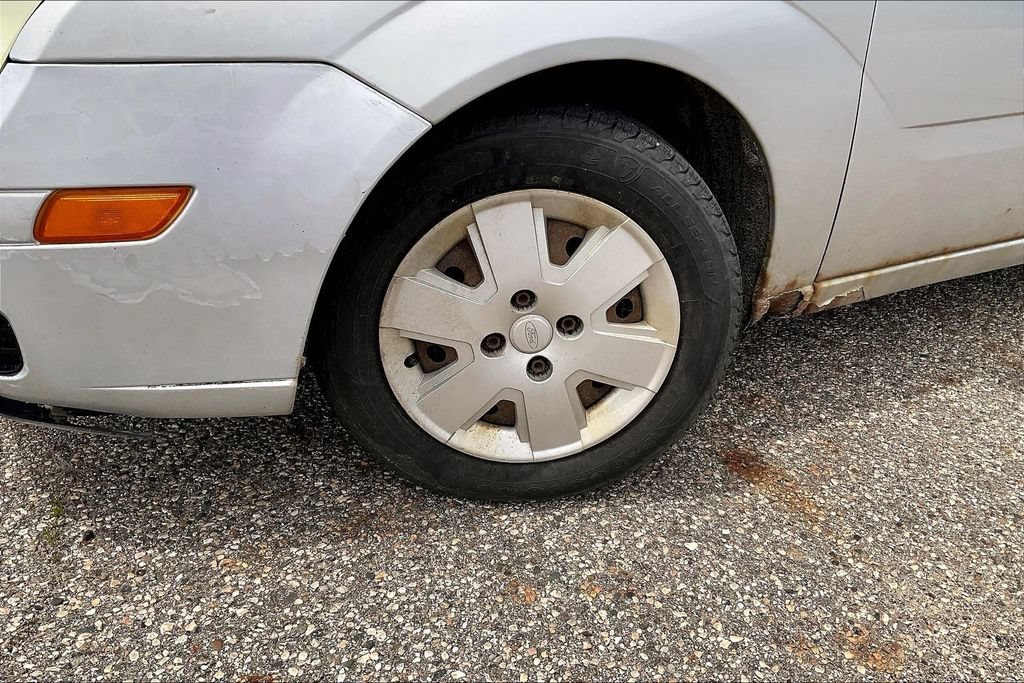Used 2006 Ford Focus ZX4 Sedan FWD image 4