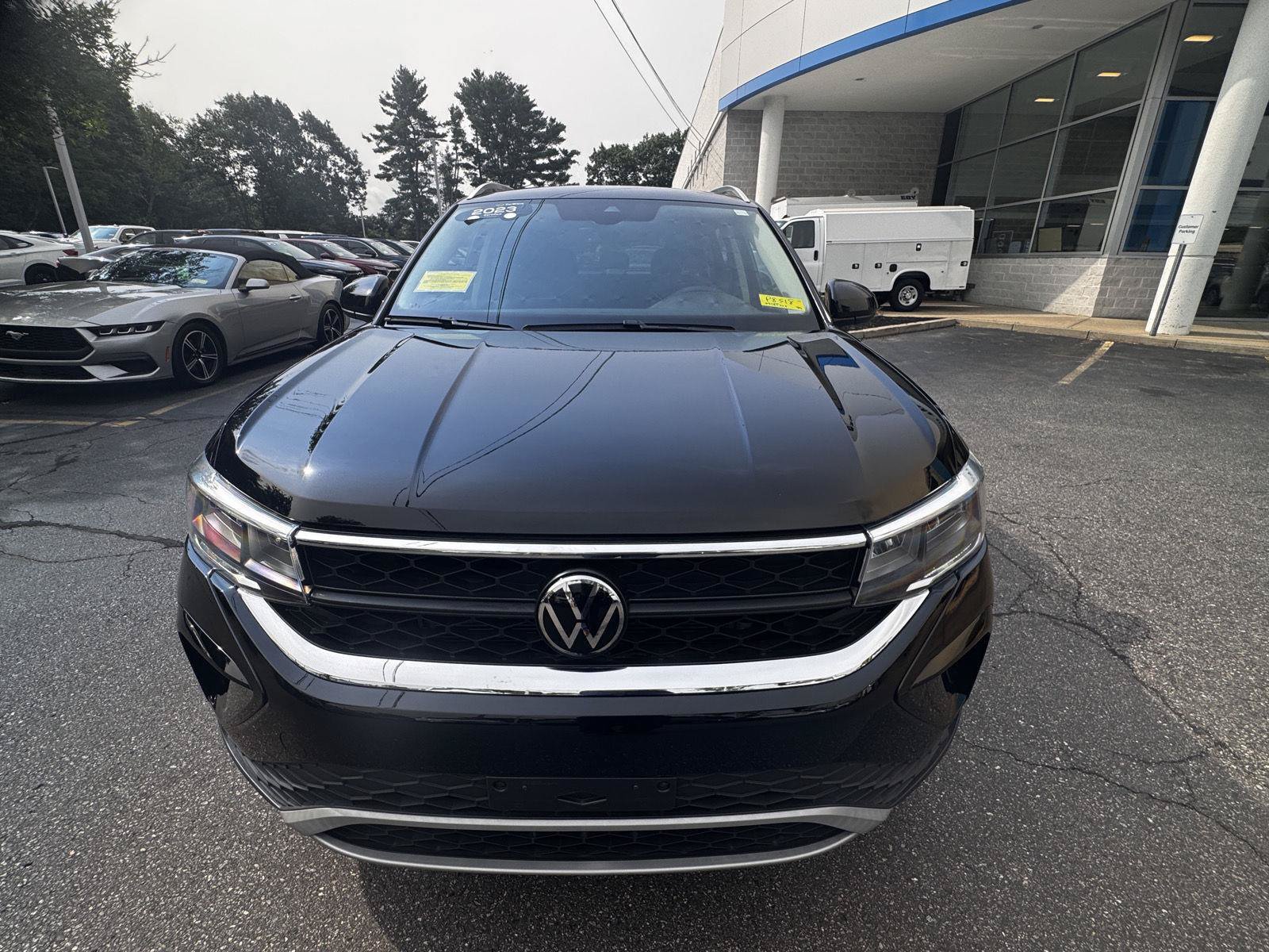 Used 2023 Volkswagen Taos SE w/ Black Wheel Package AWD/4WD image 2