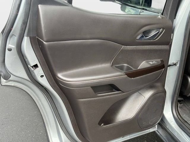 Used 2023 GMC Acadia AT4 w/ Technology Package AWD/4WD image 11