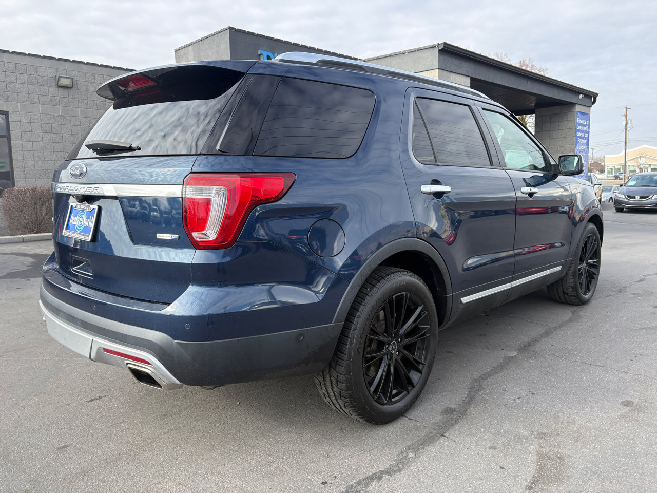 Used 2017 Ford Explorer Platinum image 5