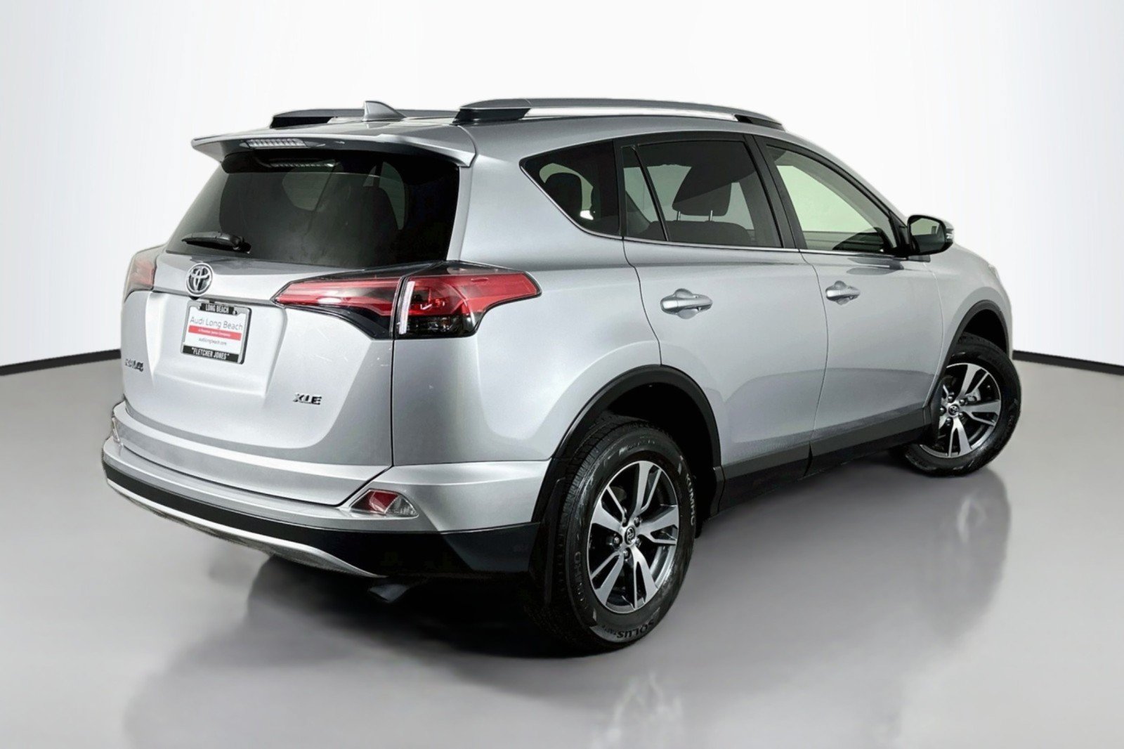 Used 2018 Toyota RAV4 XLE w/ Plus Extra Value Package FWD image 14