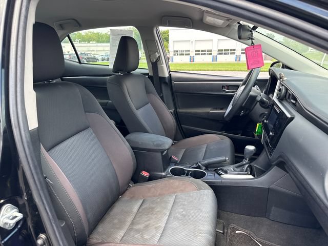 Used 2018 Toyota Corolla LE w/ Carpet Mat Package (TMS) FWD image 13