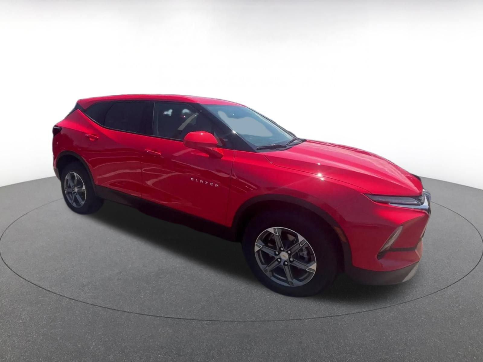 Used 2026 Chevrolet Blazer LT AWD/4WD image 2