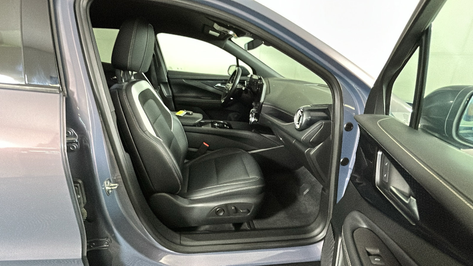 Used 2024 Chevrolet Blazer EV LT AWD/4WD image 38