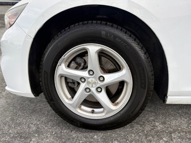 Used 2017 Chevrolet Malibu LS FWD image 14