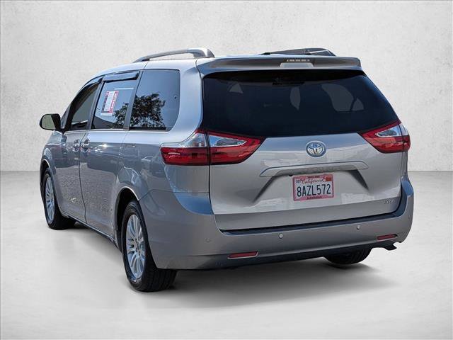 Used 2017 Toyota Sienna XLE Premium image 8
