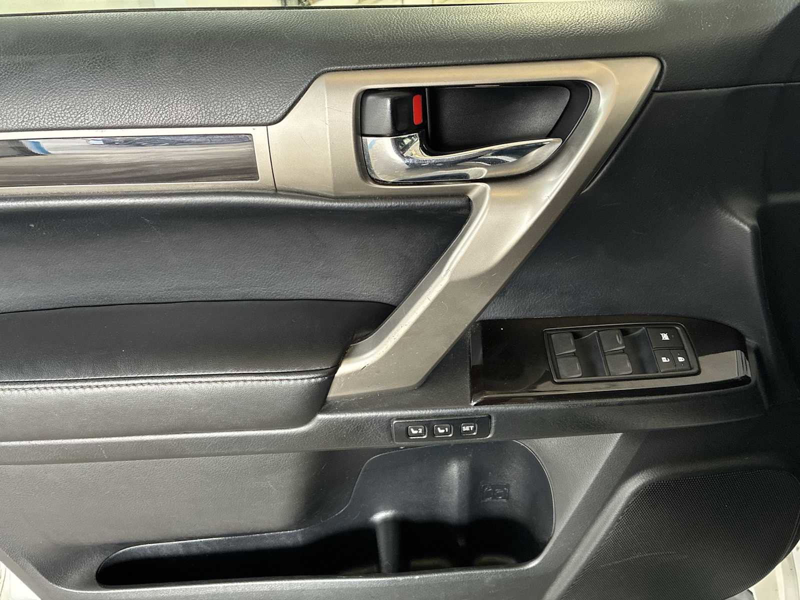 Used 2017 Lexus GX 460 w/ Navigation Package image 15