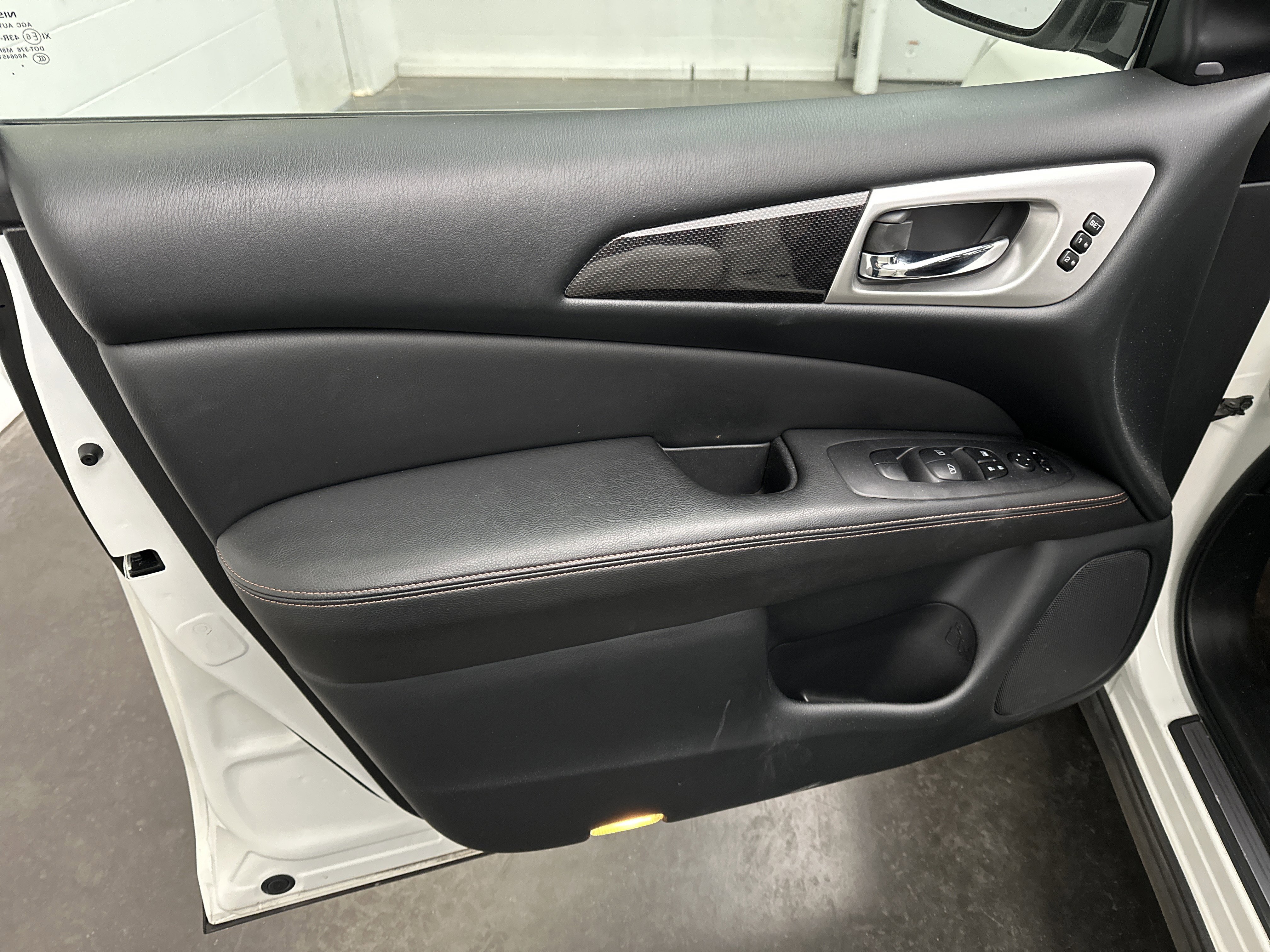 Used 2020 Nissan Pathfinder SL image 18