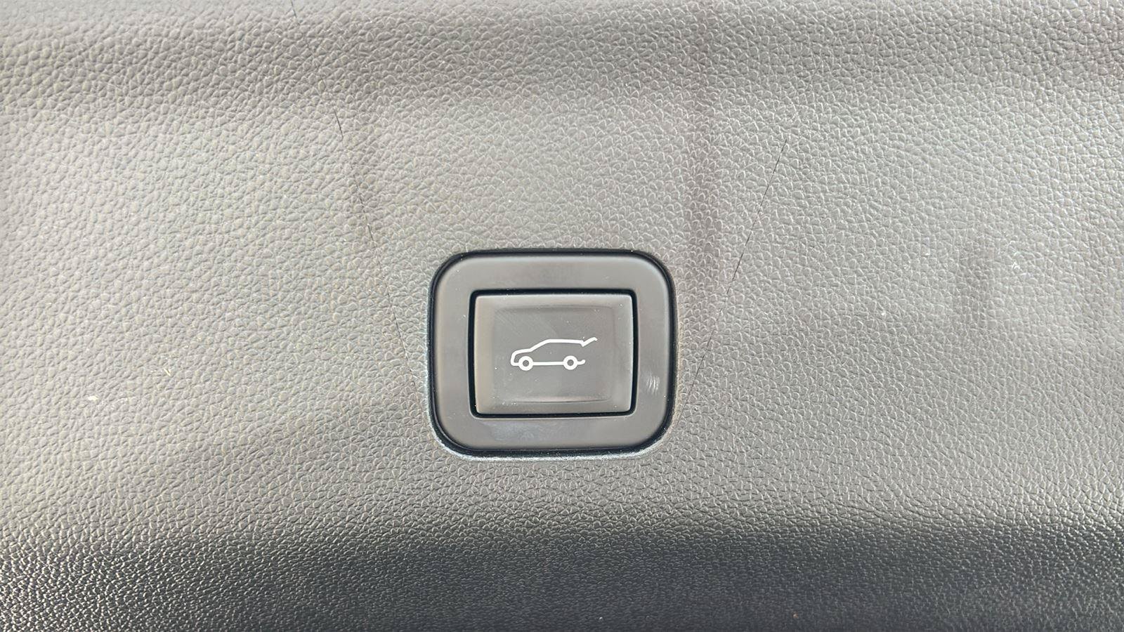 Certified 2023 GMC Yukon XL Denali Ultimate w/ LPO, Floor Liner Package AWD/4WD image 22