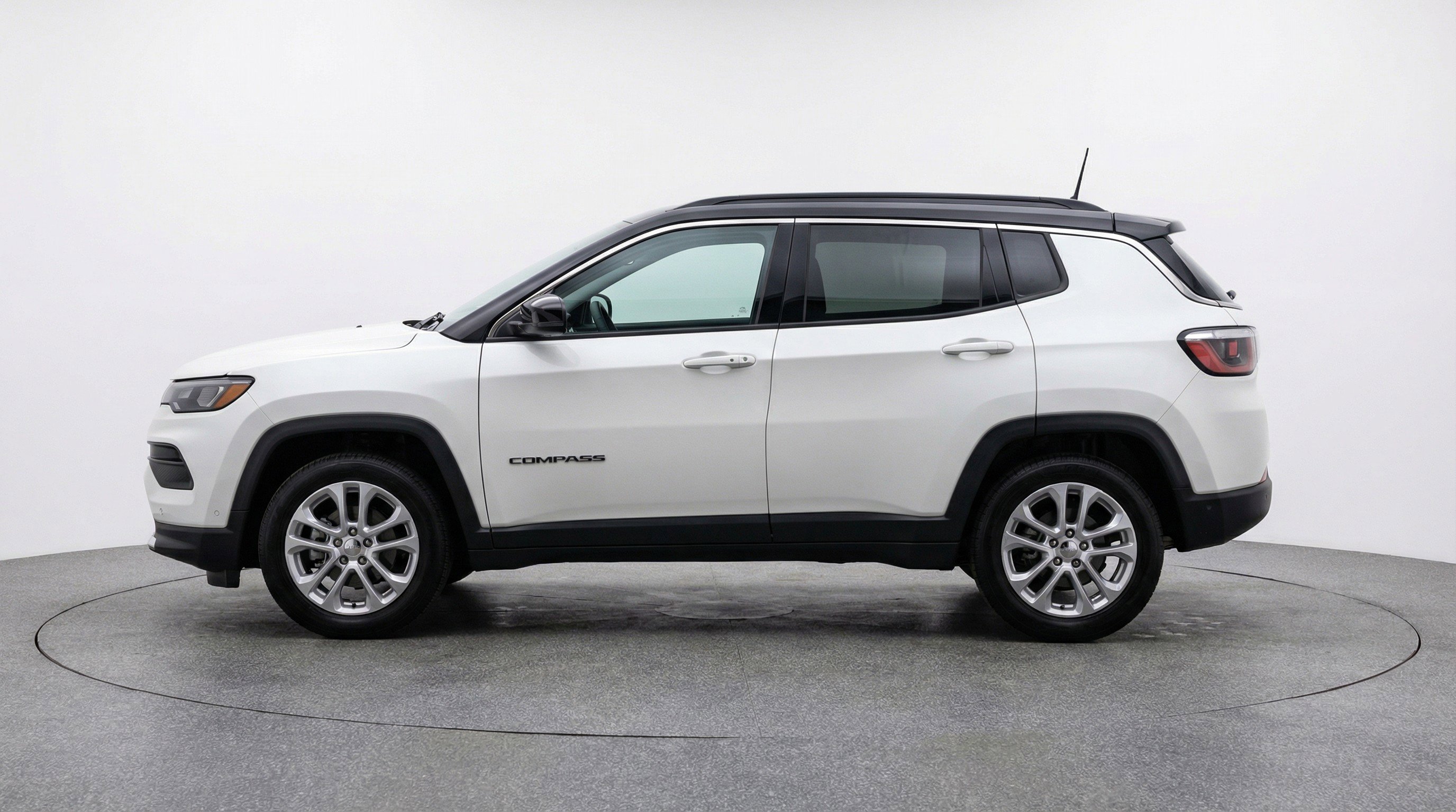 Used 2025 Jeep Compass Limited image 5