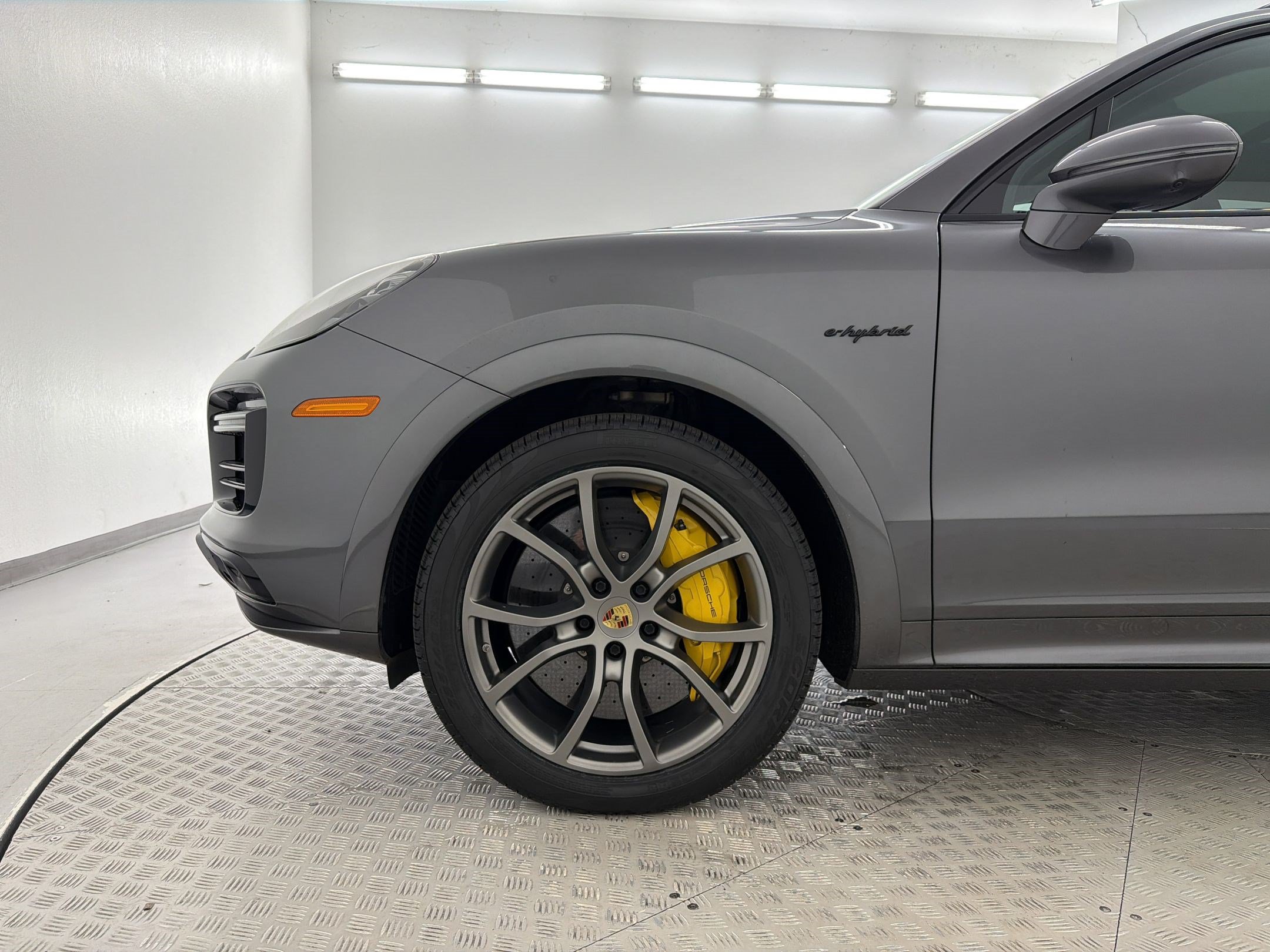 Used 2020 Porsche Cayenne Turbo S AWD/4WD image 25