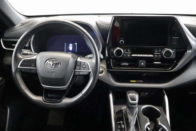 Certified 2025 Toyota Highlander XSE AWD/4WD image 15
