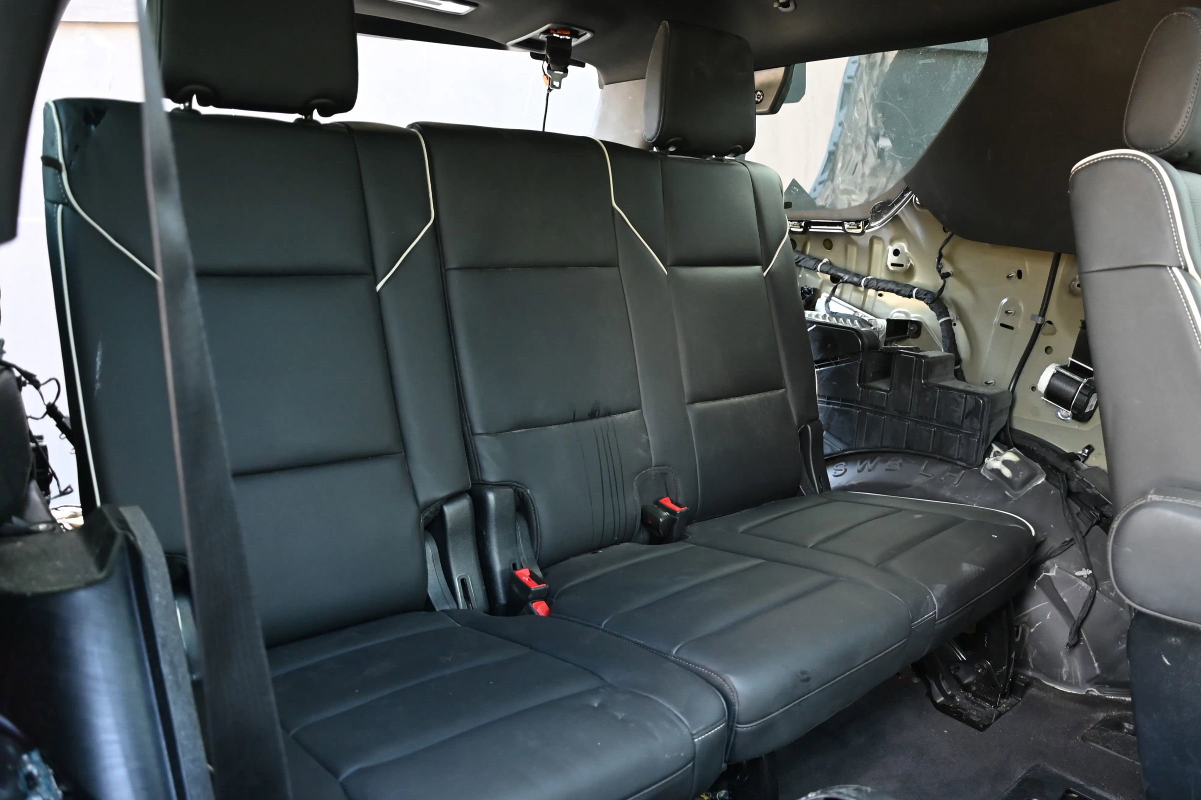 Used 2023 Cadillac Escalade Premium Luxury RWD image 24