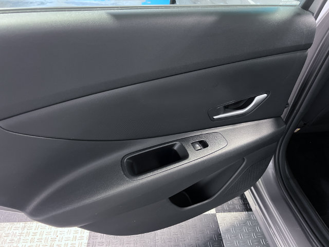 Used 2023 Hyundai Elantra SE FWD image 17