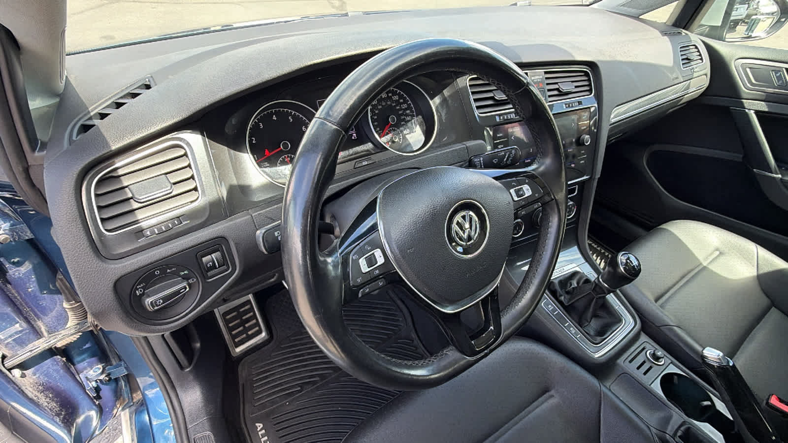 Used 2018 Volkswagen Golf Alltrack SE AWD/4WD image 10