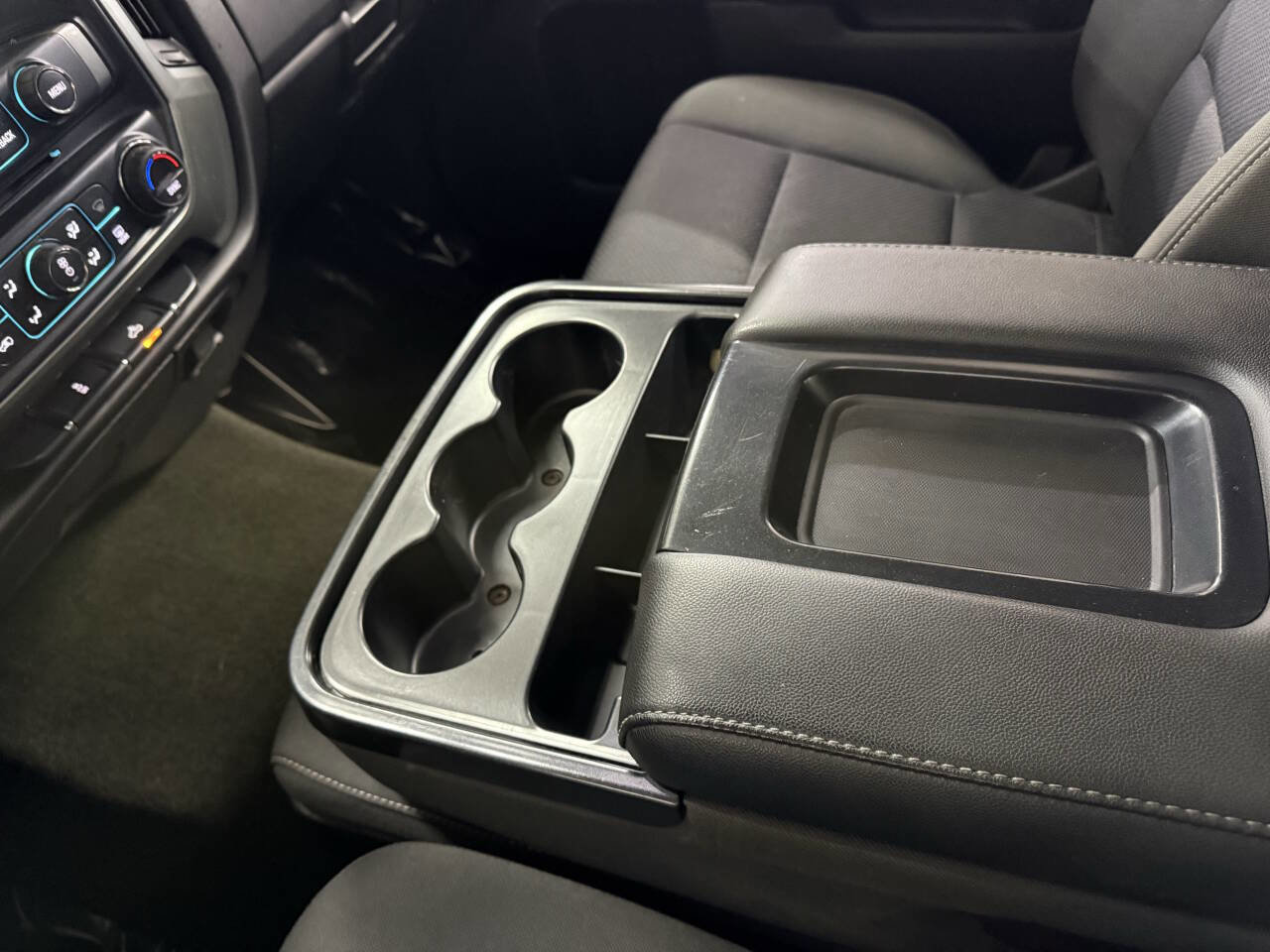 Used 2018 Chevrolet Silverado 1500 LT w/ LT Eassist Package AWD/4WD image 30