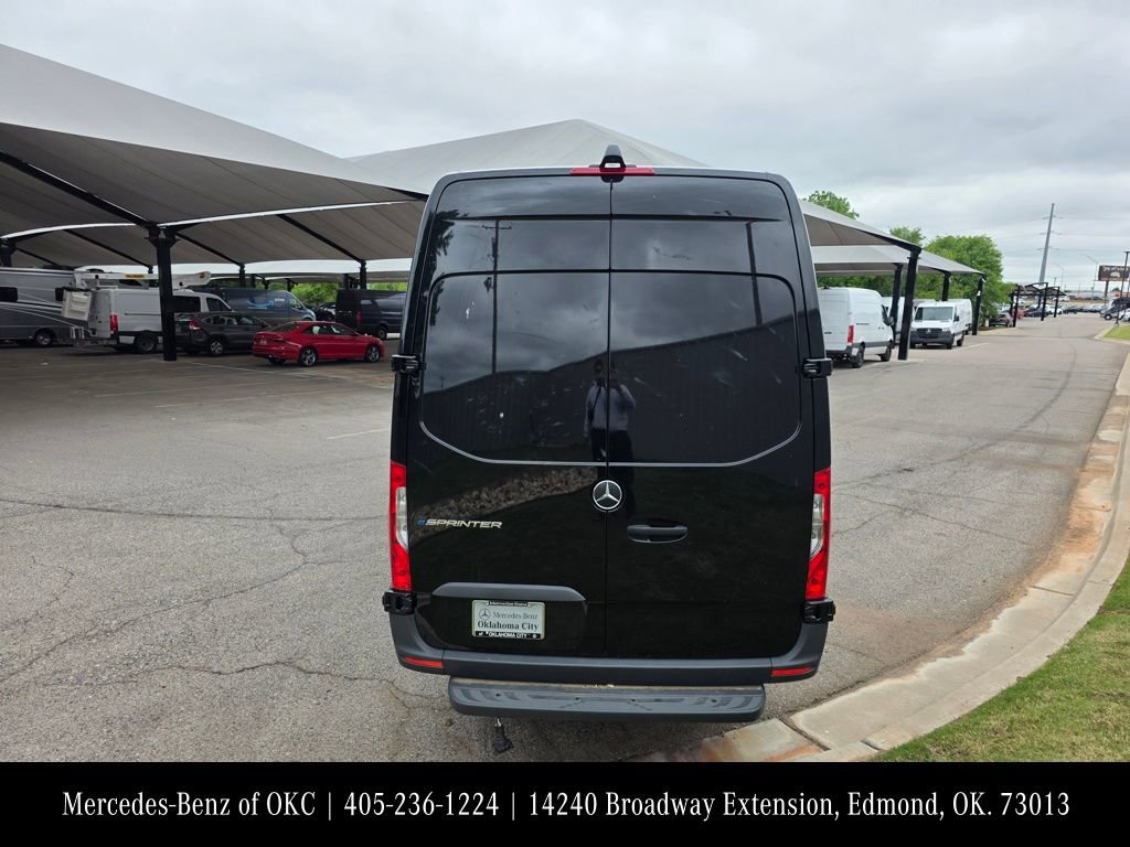 Used 2024 Mercedes-Benz eSprinter 170 Cargo image 4