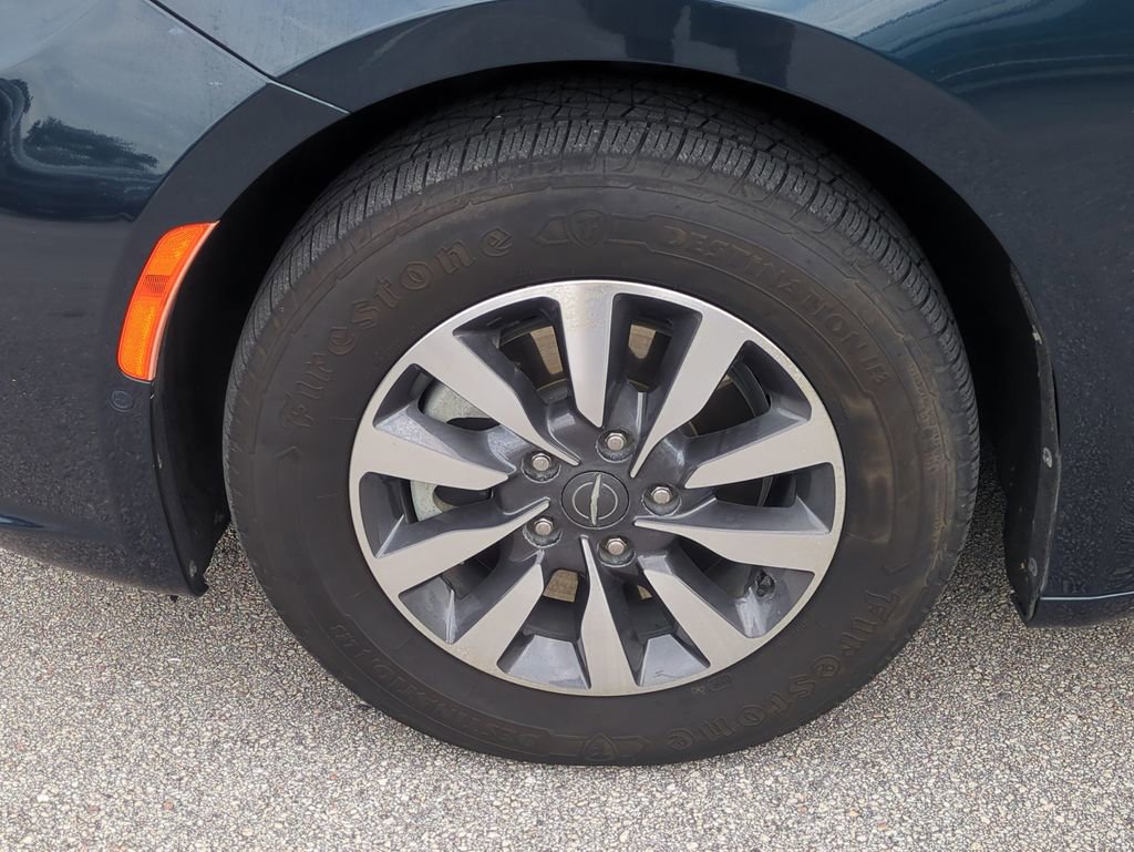 Used 2022 Chrysler Pacifica Limited FWD image 12