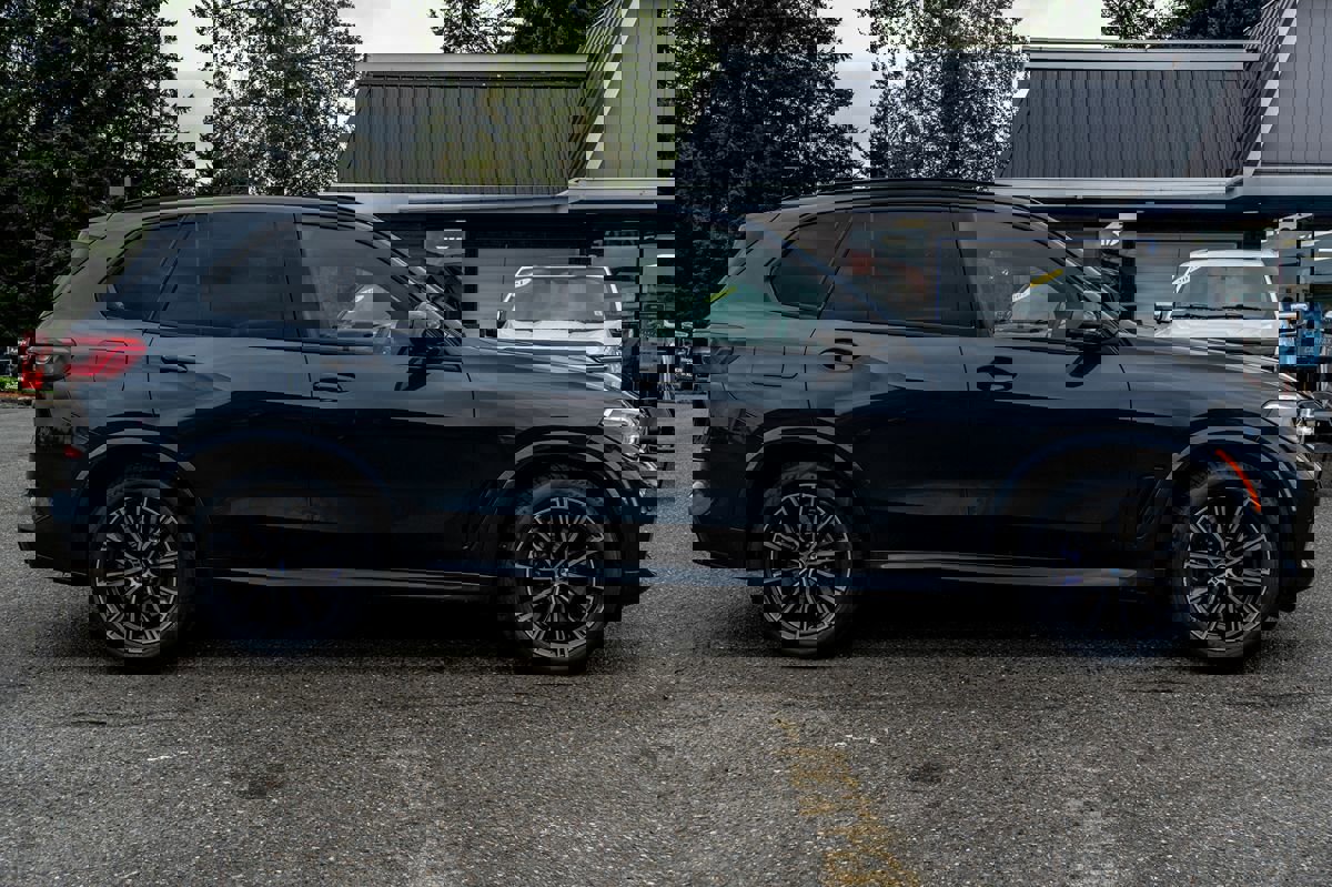 Used 2020 BMW X5 M50i w/ Executive Package image 14