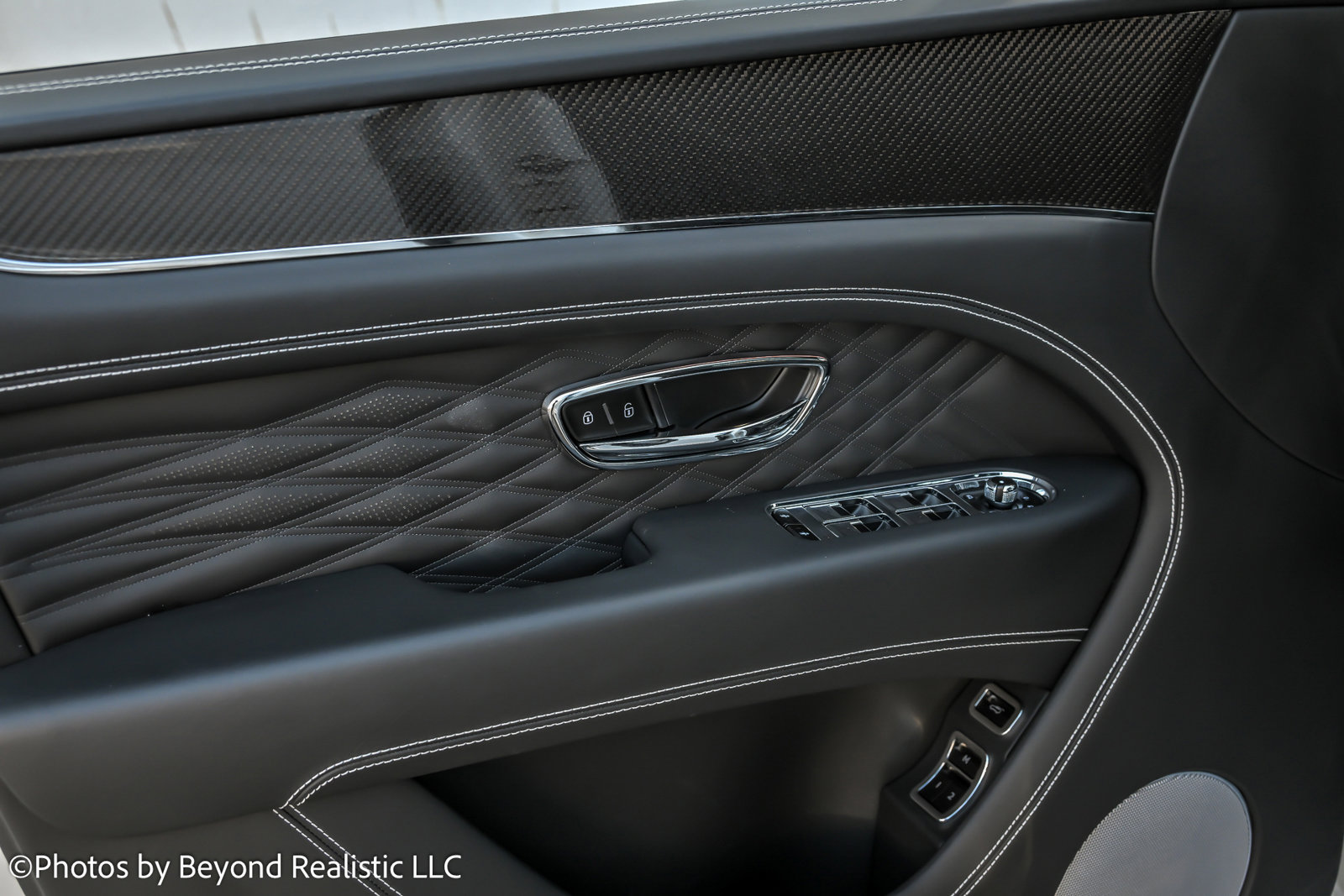 Used 2024 Bentley Bentayga image 21