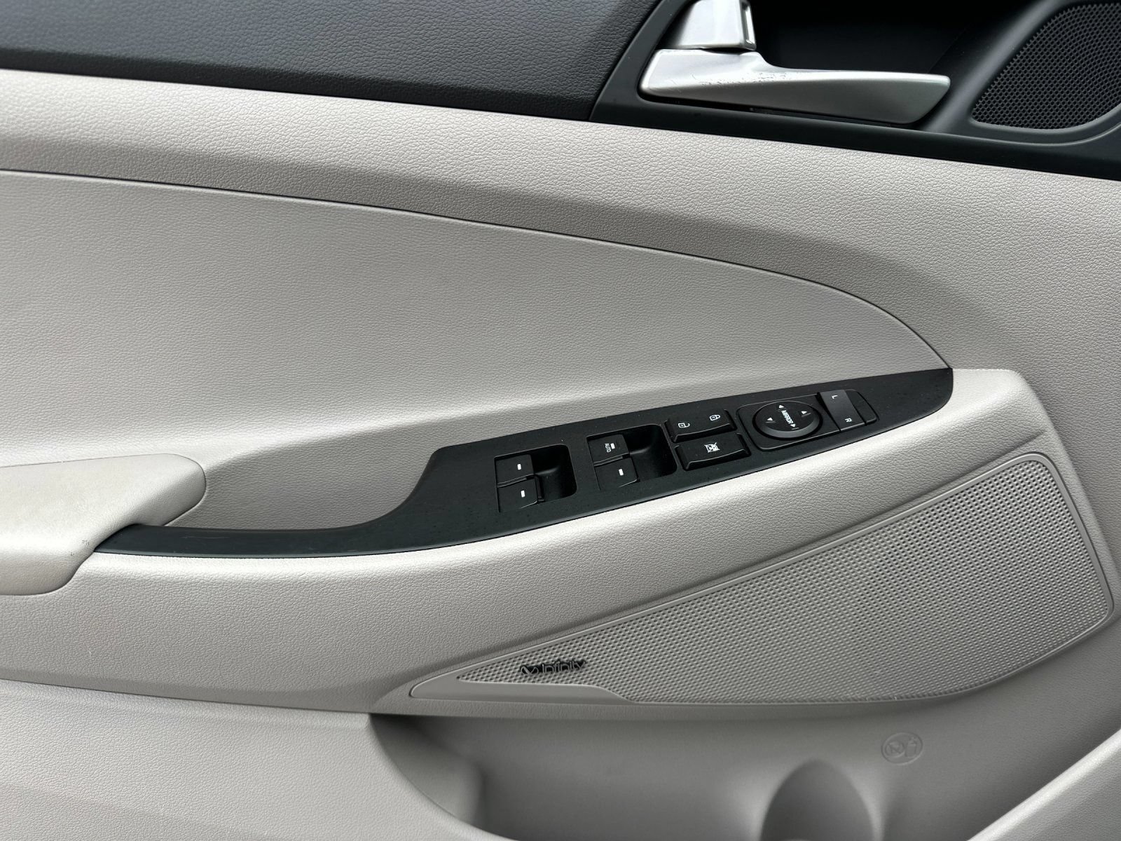 Used 2019 Hyundai Tucson Sport FWD image 10