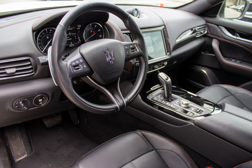 Used 2024 Maserati Levante GT Ultima image 11