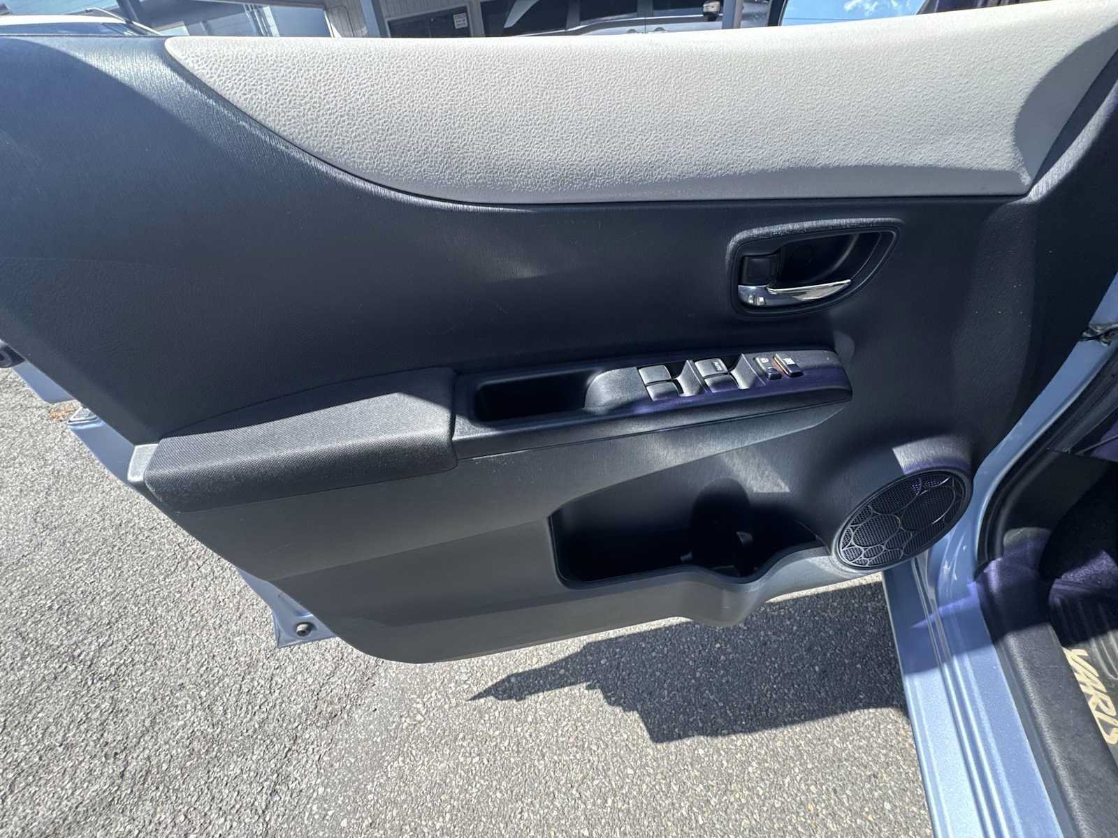 Used 2013 Toyota Yaris L FWD image 13
