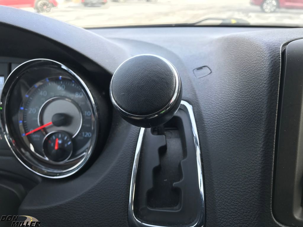 Certified 2016 Chrysler Town & Country Touring w/ Driver Convenience Group image 17