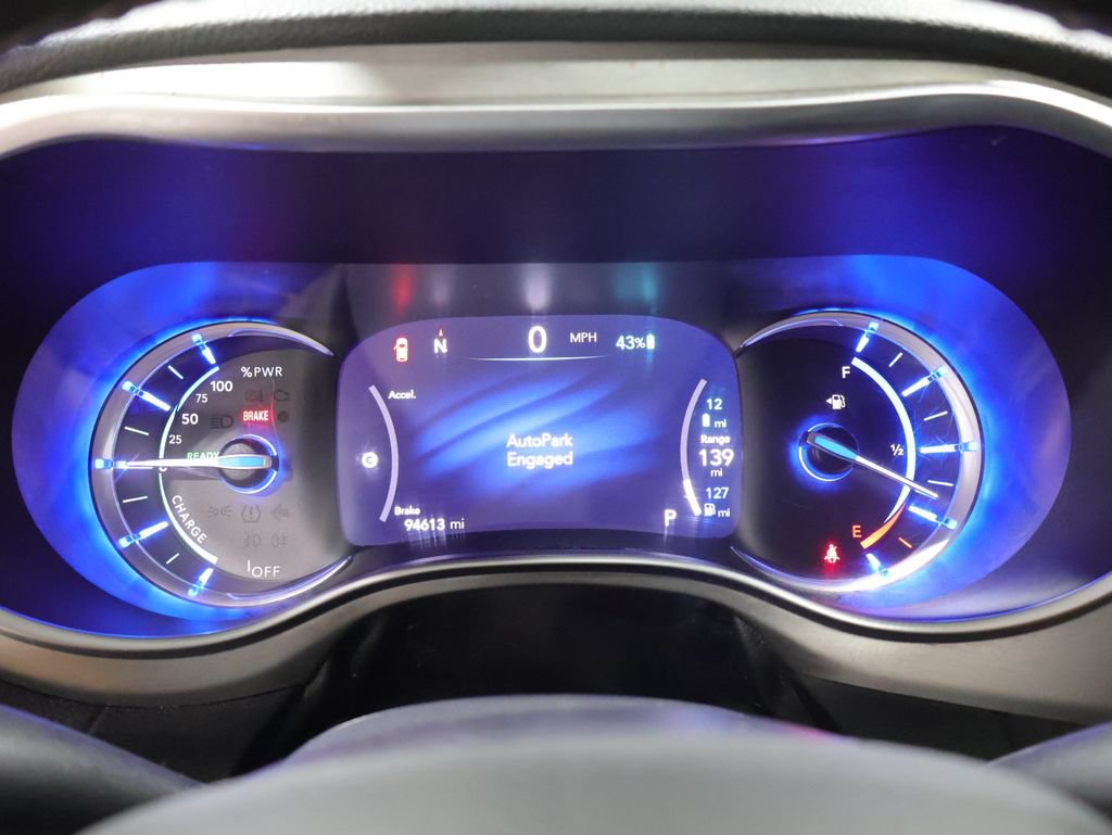 Used 2021 Chrysler Pacifica Limited w/ Uconnect Theater Family Group FWD image 35