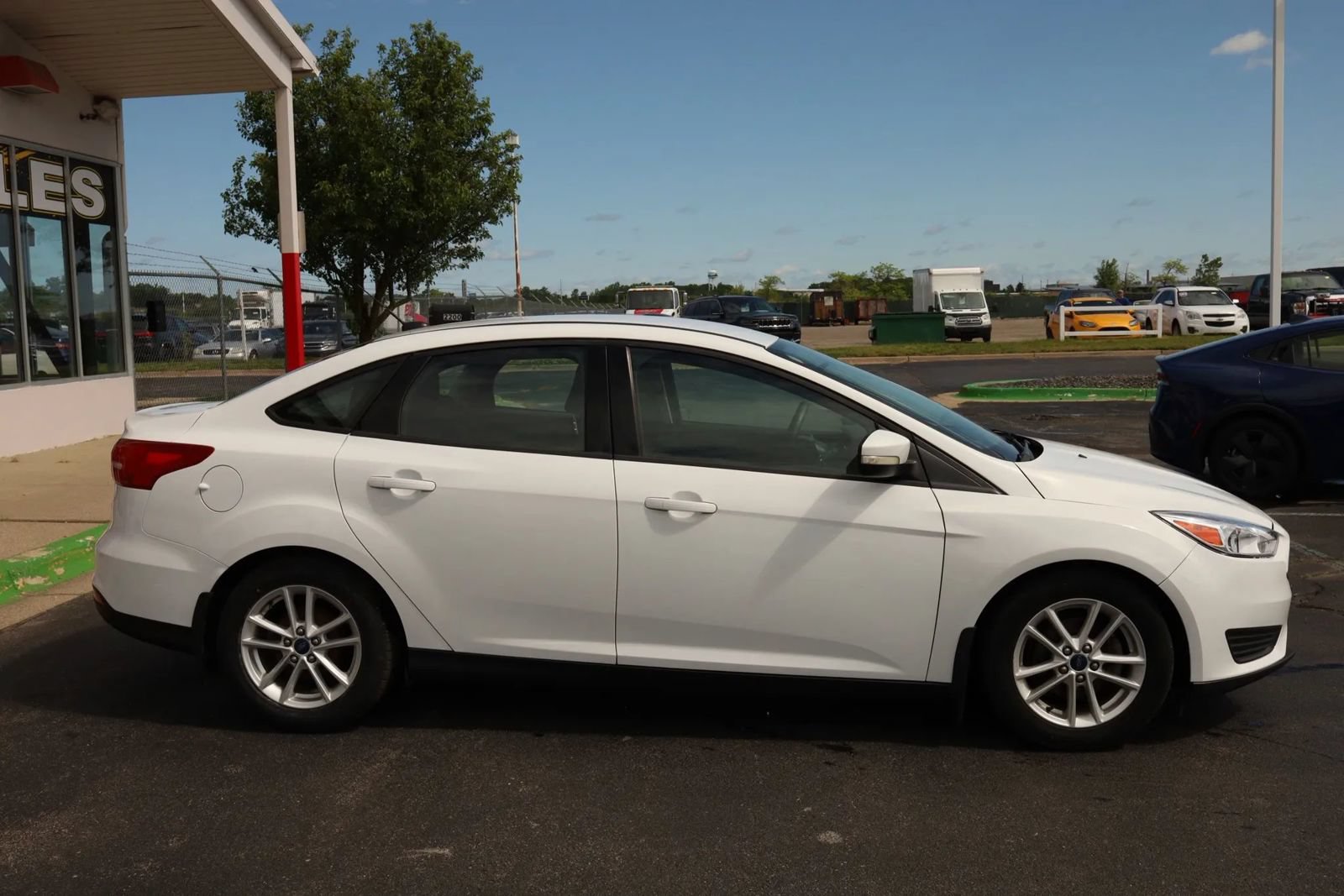 Used 2015 Ford Focus SE FWD image 4