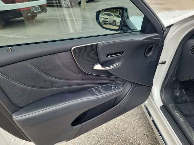 Used 2021 Lexus LS 500 AWD w/ Accessory Package (Z1) image 19