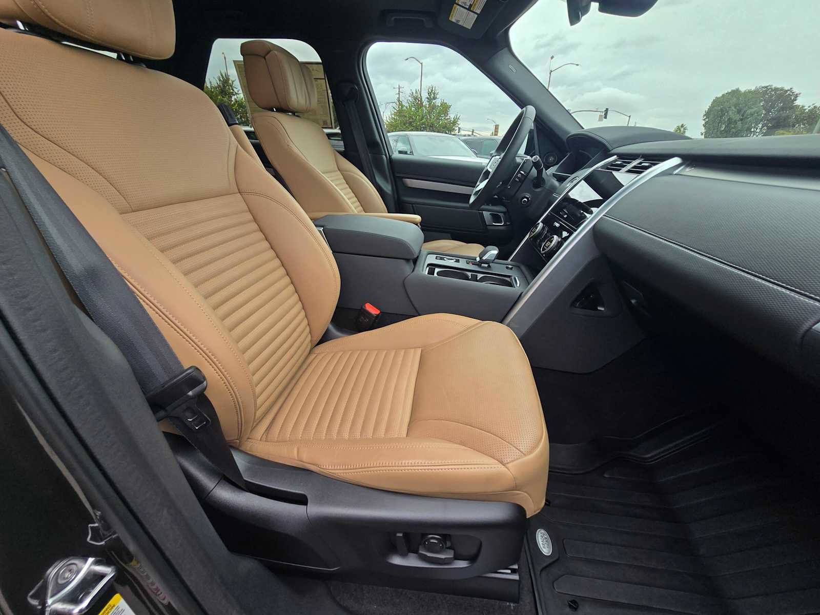 Used 2026 Land Rover Discovery Dynamic SE AWD/4WD image 10