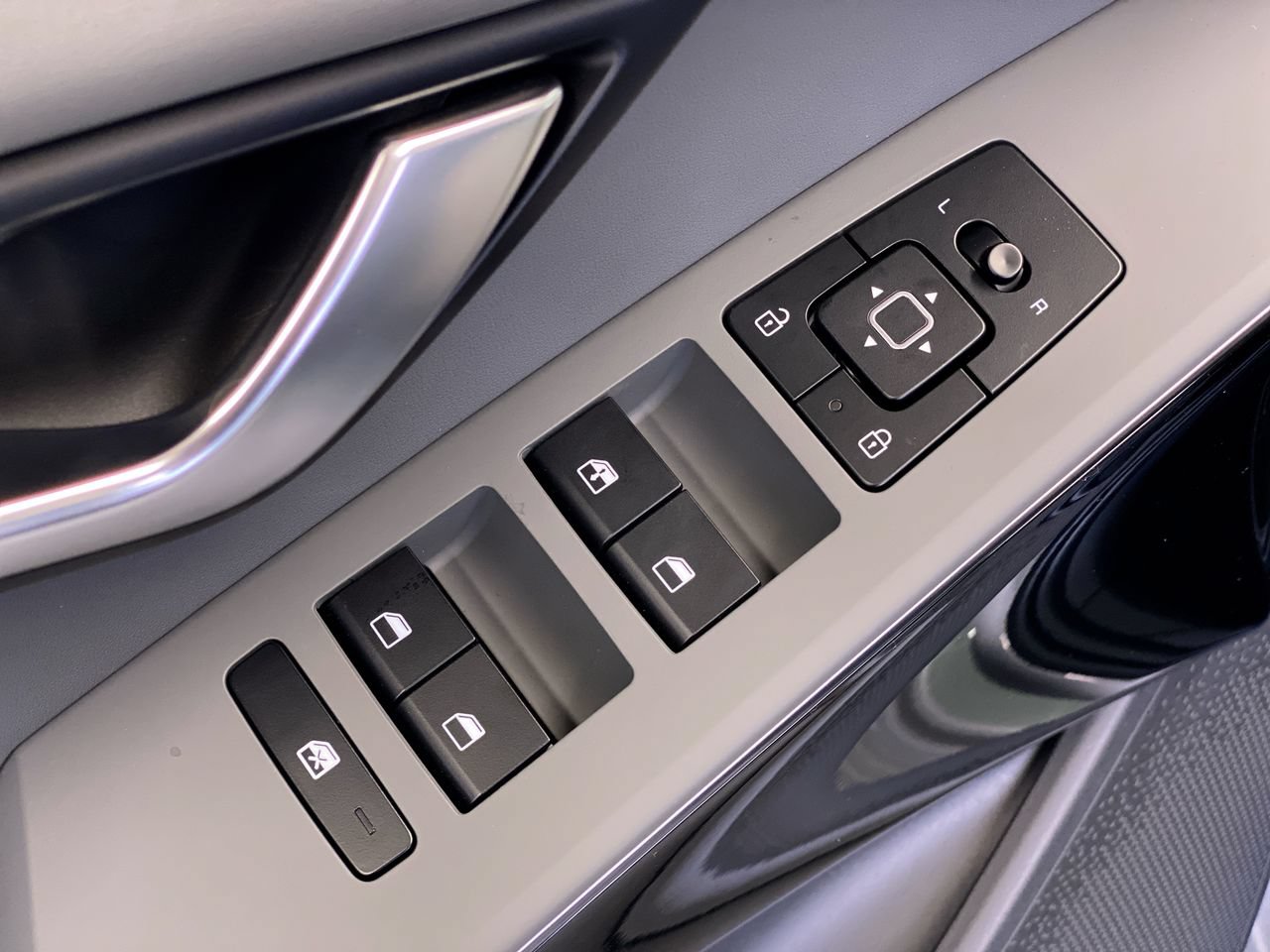 New 2026 Kia Niro EX FWD image 18